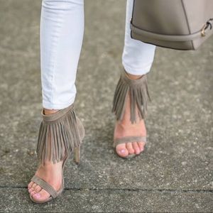 STEVE MADDEN GRAY SUEDE FRINGE SANDALS